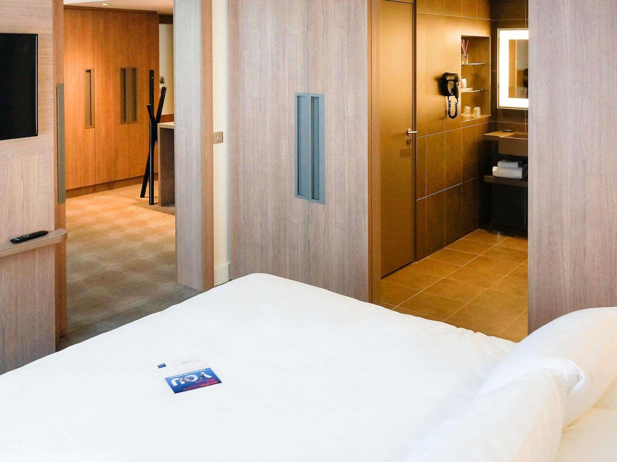 Novotel Сакле Экстерьер фото