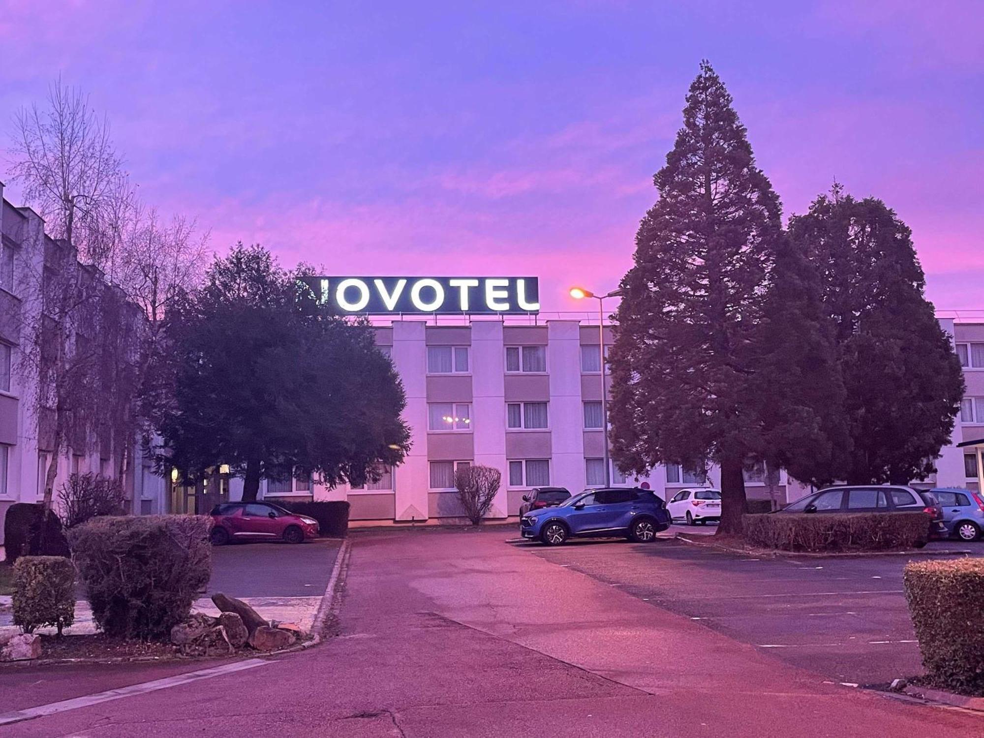 Novotel Сакле Экстерьер фото