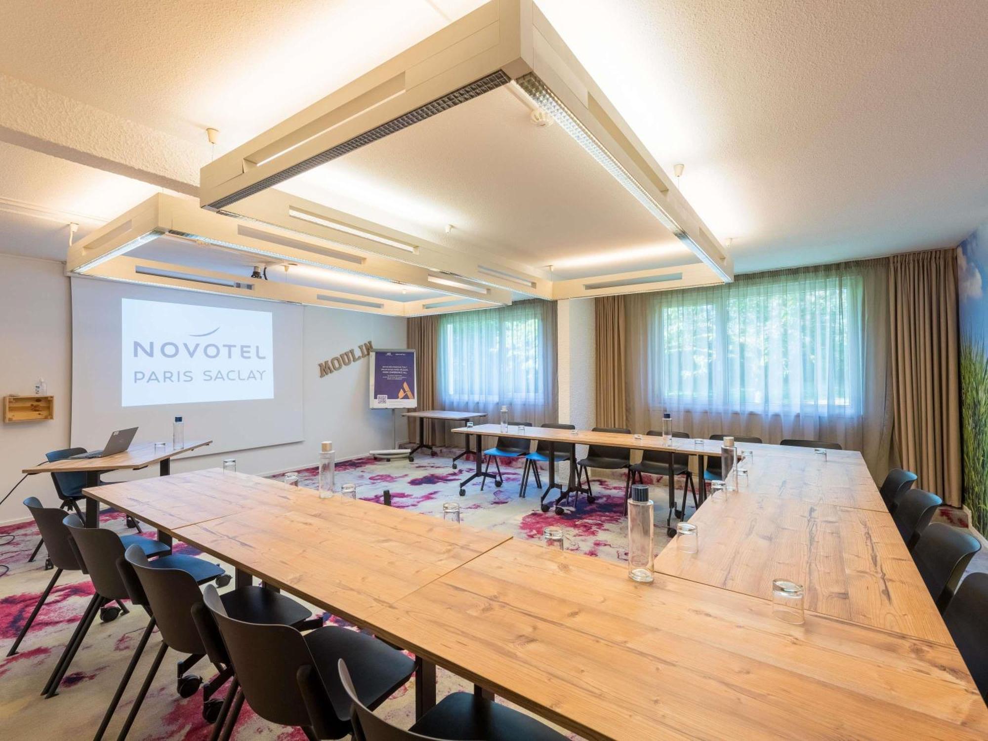 Novotel Сакле Экстерьер фото