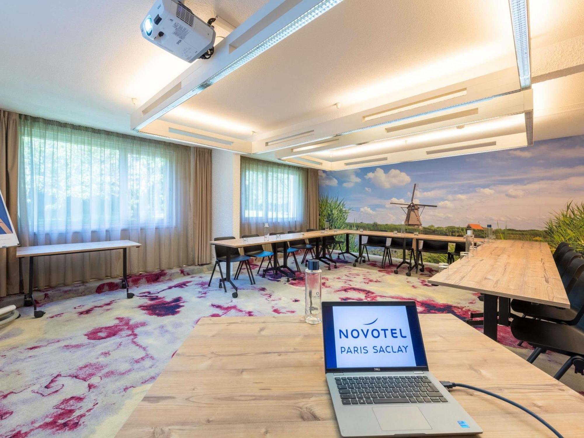 Novotel Сакле Экстерьер фото