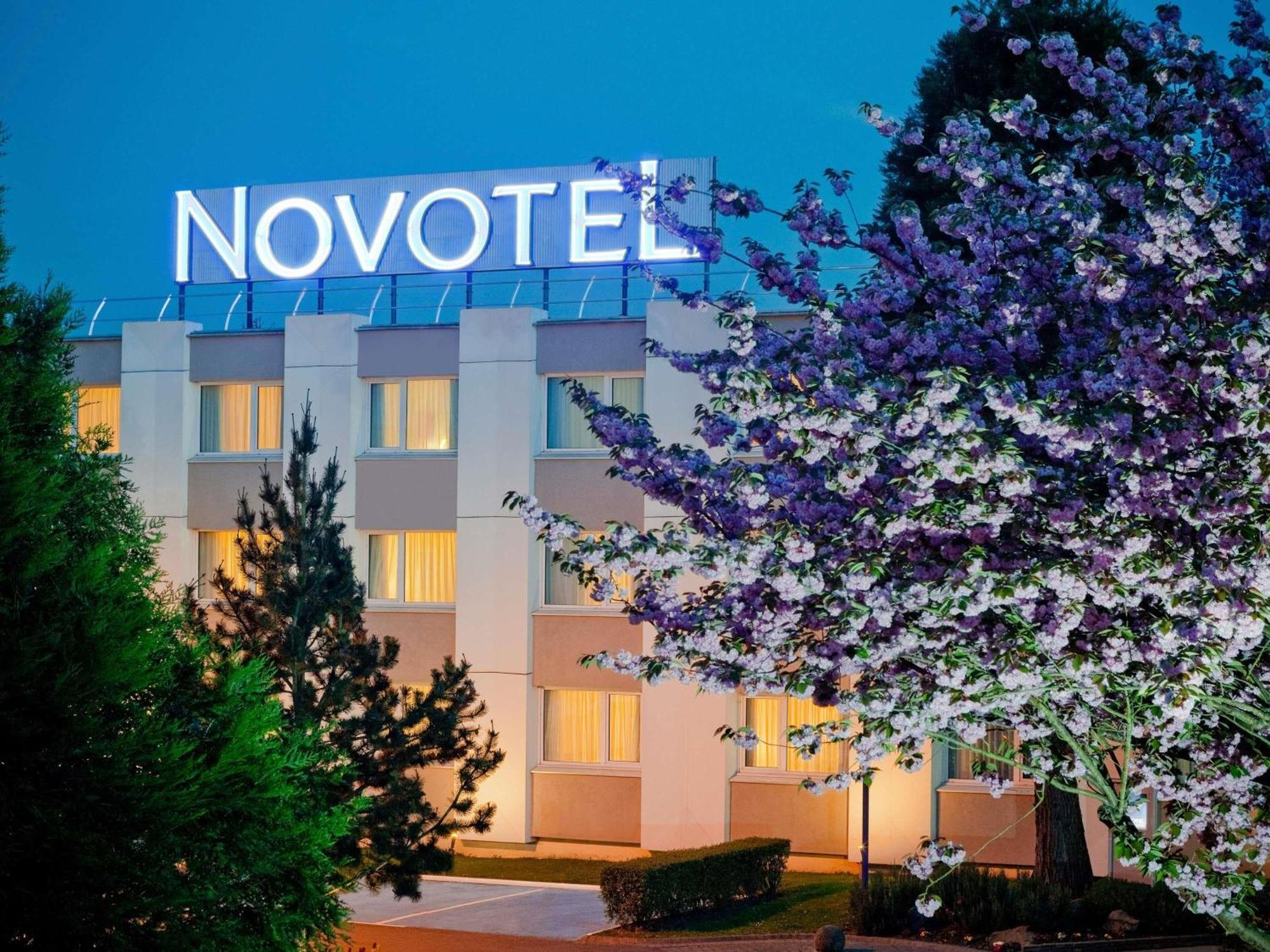 Novotel Сакле Экстерьер фото