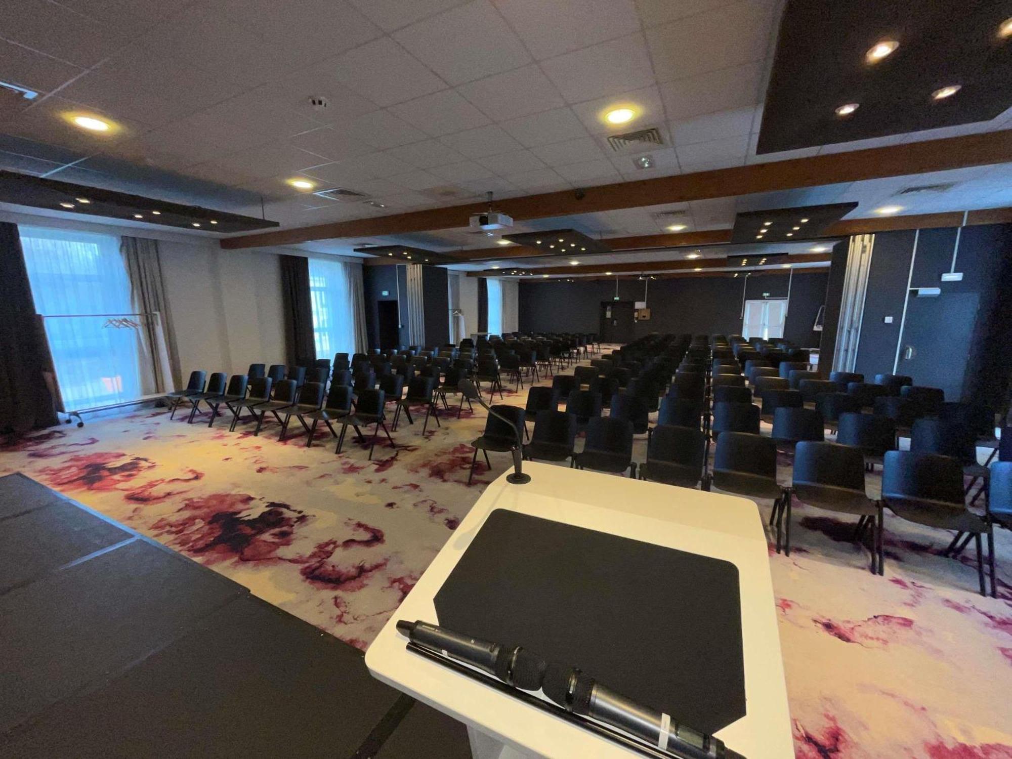 Novotel Сакле Экстерьер фото